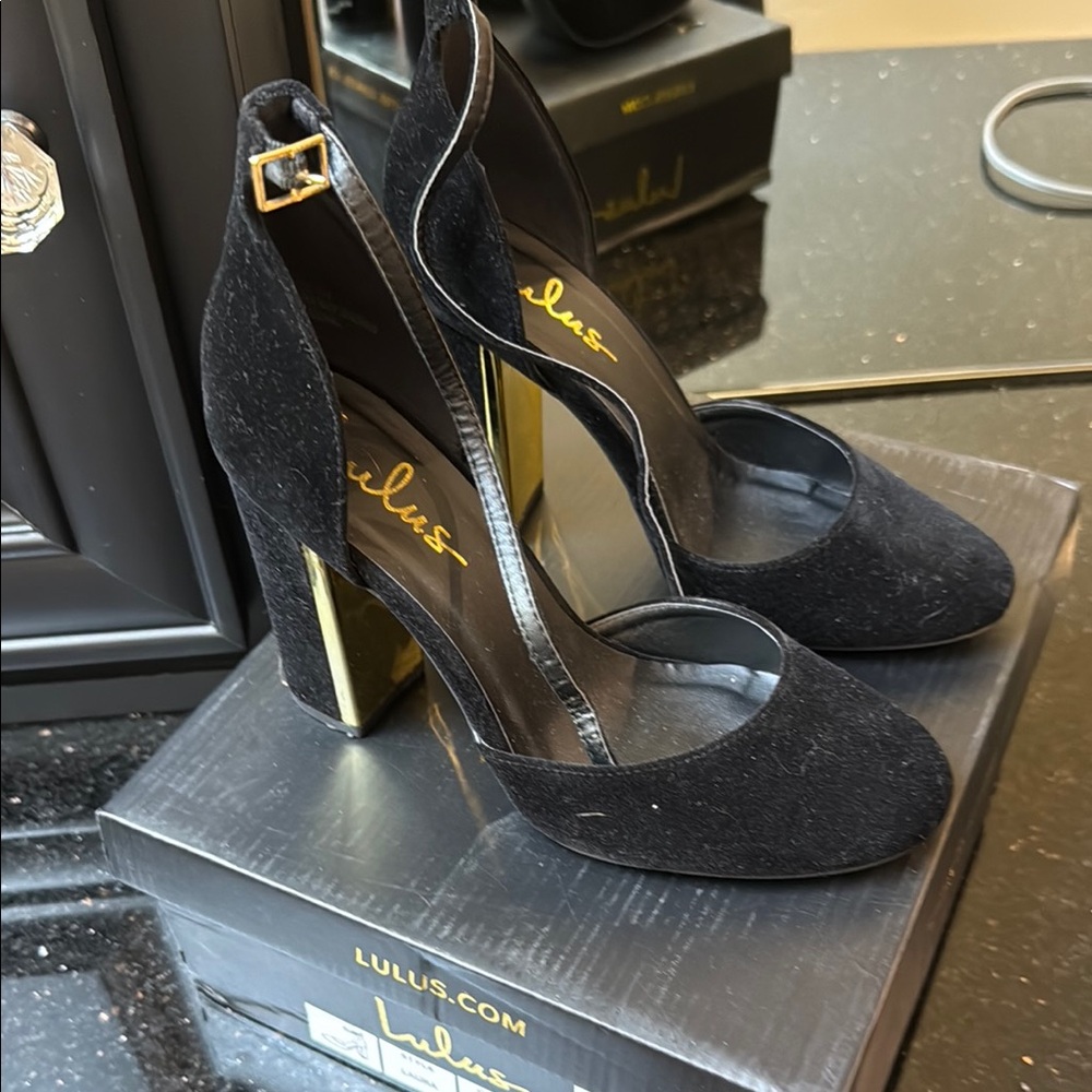 Lulu's Elegant Black and Gold Heels